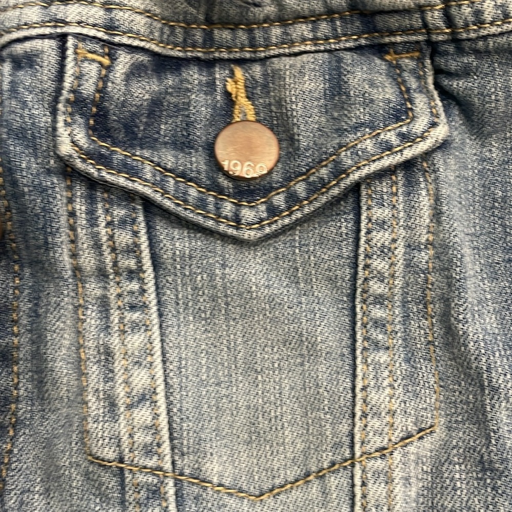 GAP Light Blue Denim Jean Jacket Distressed XS - Picture 3 of 7